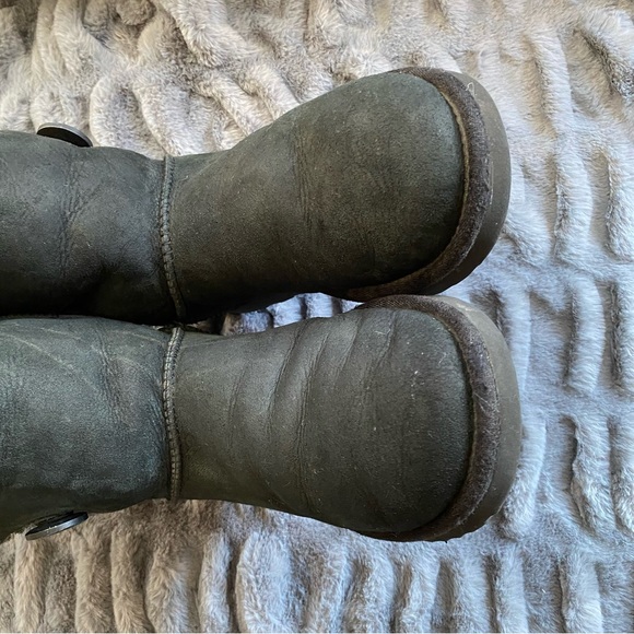 Ugg Bailey Button Triplet II Boots - Picture 7 of 10